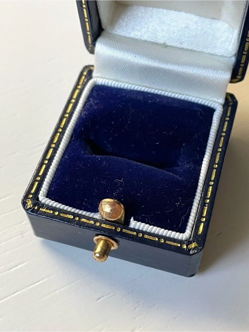 Vintage dark blue leather-look ring box